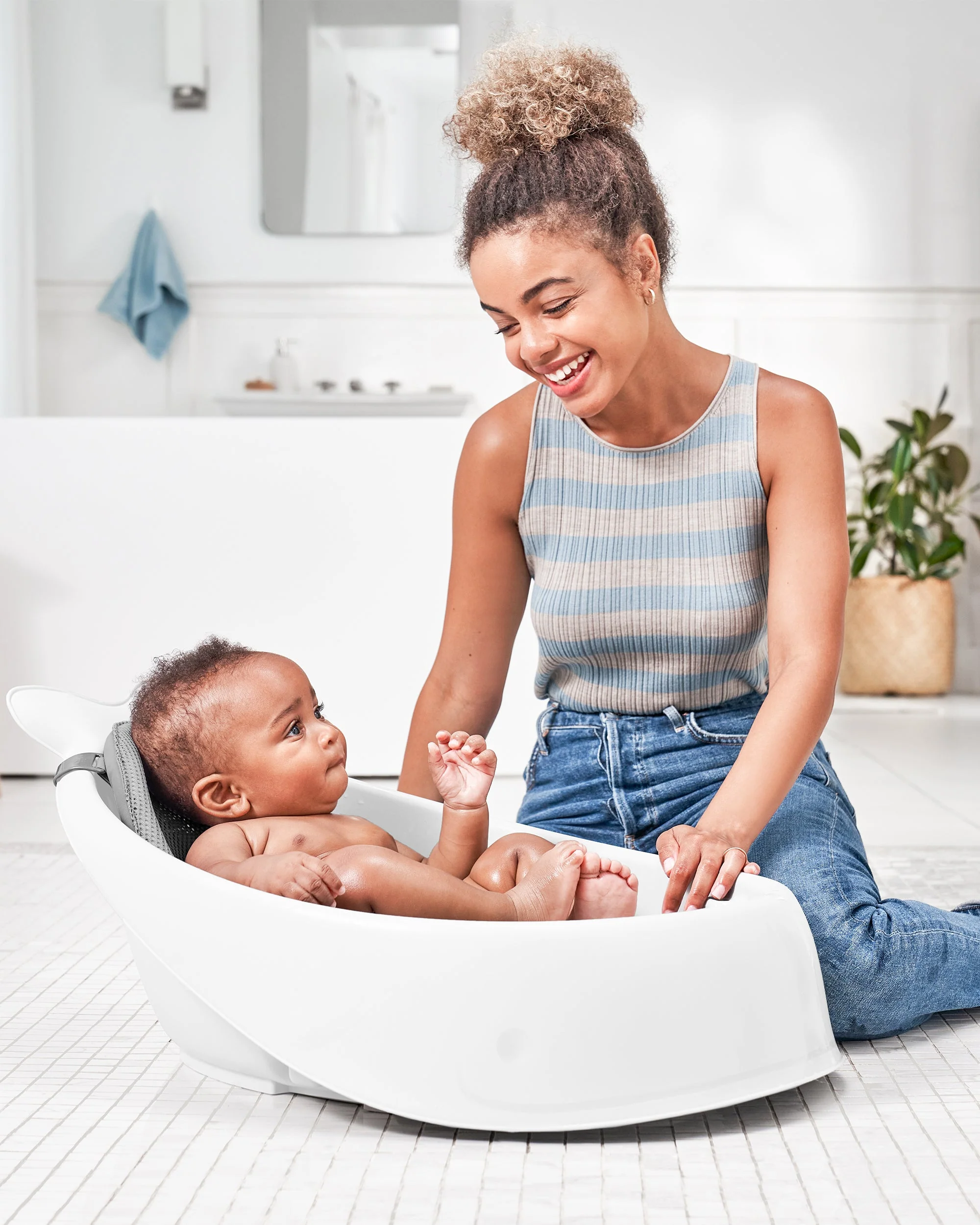 White Moby Smart Sling 3 Stage Bath - Image 14